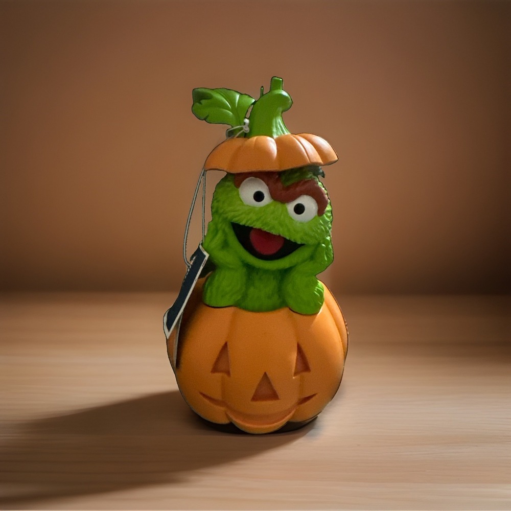Sesame Street Oscar the Grouch Halloween Pumpkin Jack-O'-Lantern Figurine Decor